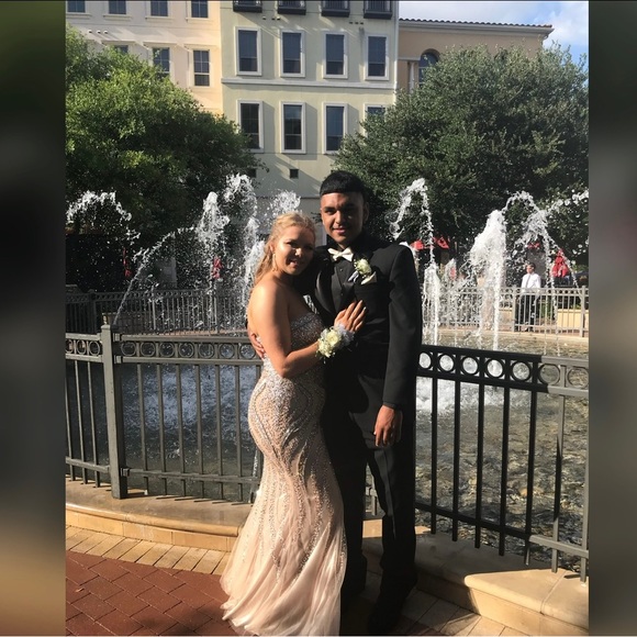 PROM DRESS - Picture 6 of 7